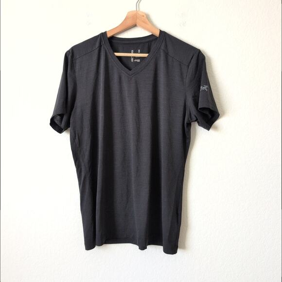 Arc'teryx Men's Top Medium Black Breathable Workout Shirt Short Sleeve Gorpcore - Picture 8 of 9